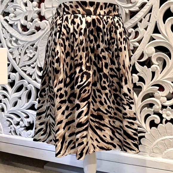 WHBM Sateen Leopard Print Pleated Skirt Sz 4 - Picture 4 of 10